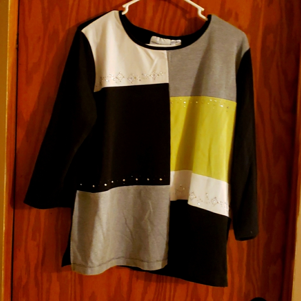 Alfred Dunner quarter sleeve shirt with bedazzle.